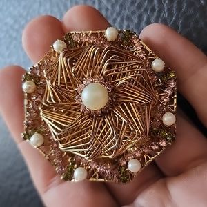 VTG Hobe' brooch